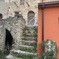 ? Casa rustica in pietra su 3 livelli