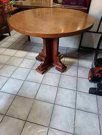 Tavolo rotondo resistente