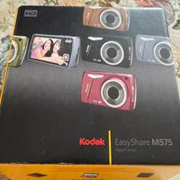 Fotocamera mai usata , in confezione originale