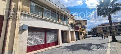 Intero stabile a Fiumefreddo di Sicilia