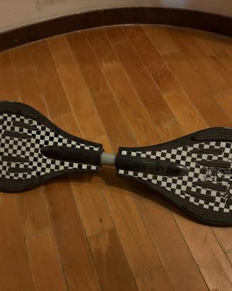 Waveboard a due ruote bianco e nero