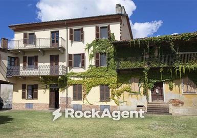 Rustico / Casale di 736 m² con più di 5 locali a C