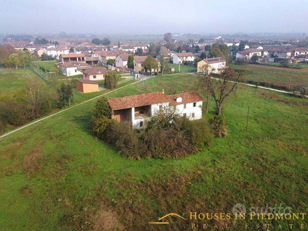 Rustico / Casale di 200 m² con più di 5 locali a A - Vista 4