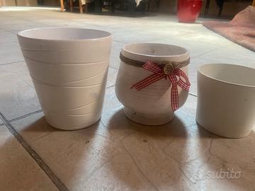 Vasi vari in terracotta o metallo