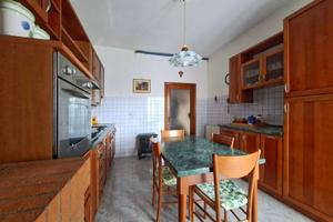 Appartamento luminoso con garage e cantina