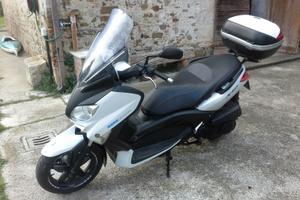 Yamaha X-Max 250