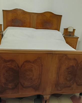 Set di mobili antichi