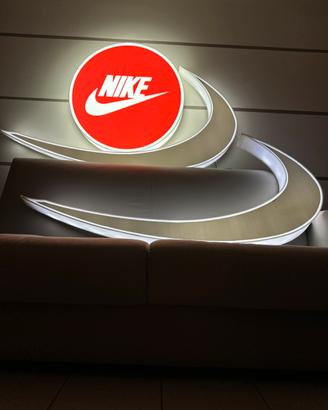 Insegne luminose nike