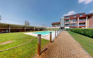 QUADRILOCALE ALL'ULTIMO PIANO CON PISCINA CONDOMIN