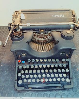 Macchina da scrivere Olivetti M40