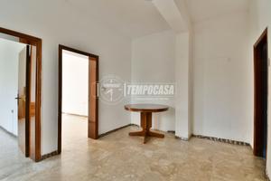 PIANO TERRA CON TRE CAMERE E GARAGE !