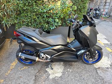 x max 300 del 2024 10.000  km super accessoriato 