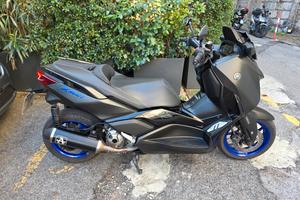 x max 300 del 2024 10.000  km super accessoriato 