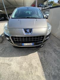 Peugeot 3008 1.6 e-HDi 112CV cambio robotizzato S.