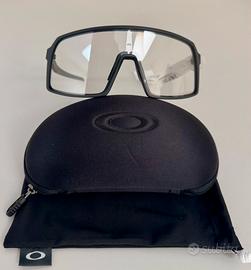 Occhiali sole Oakley SUTRO con lente fotocromatica