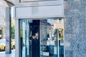 Pieno centro Bra, via Principi, vetrina doppia