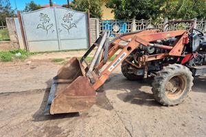 Caricatore frontale Alo-Quicke per trattore frutte