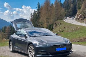 Tesla Model S 75 ricariche gratuite Facelift 