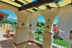 Appartamento bilocale, grande terrazza e piscine