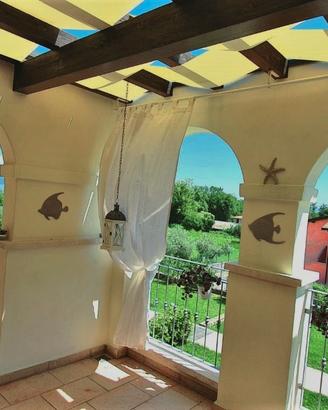 Appartamento bilocale, grande terrazza e piscine