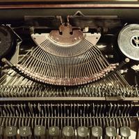 macchina da scrivere marca primavera Olivetti 