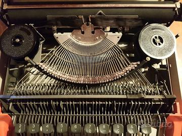 macchina da scrivere marca primavera Olivetti 