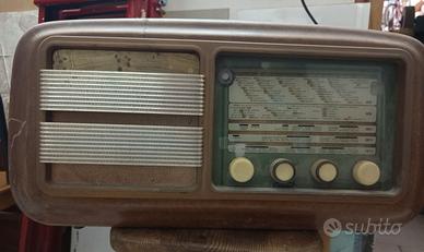 Due radio a valvole anni '60