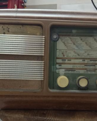 Due radio a valvole anni '60