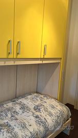 cameretta  con scrivania e casset