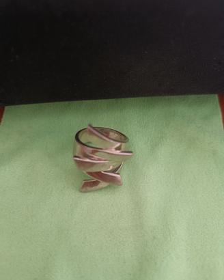 Anello a fascia larga in argento 925 con design on