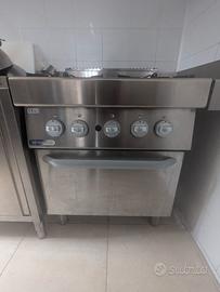 Cucina professionale 4 fuochi e forno