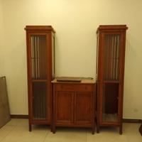 Mobile dell inizio 900 con marmo e specchiera