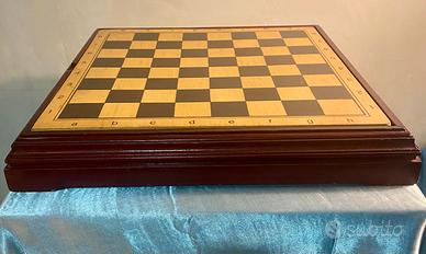 Set di scacchi in legno