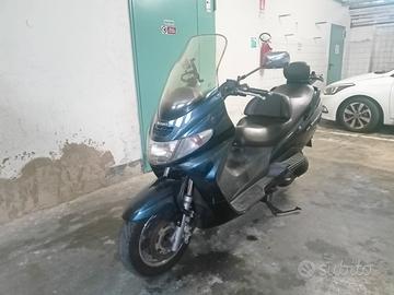 Suzuki Burgman 400, anno 2002, 84.500 km.