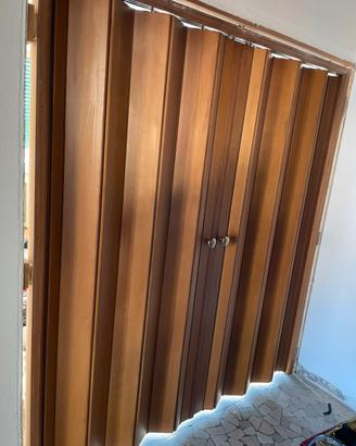 Porta a soffietto in vero legno