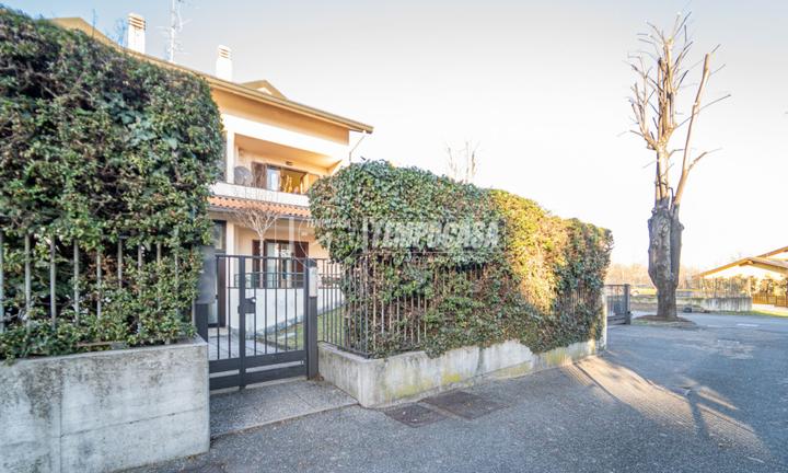 AMPIO TRE LOCALI CON BASSE SPESE CONDOMINIALI!