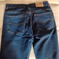 pantaloni jeans e maglina 