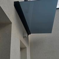 Elegante tettoia in vetro