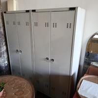 Coppia di armadietti in metallo