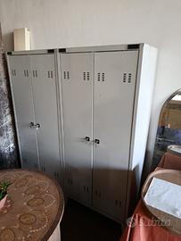 Coppia di armadietti in metallo