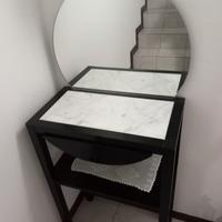 Mobile d'arredo in marmo e legno