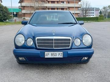 Mercedes-benz E 200 cat Classic