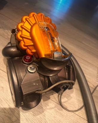 Aspirapolvere dyson  dc22