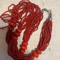 colana in corallo sintetico