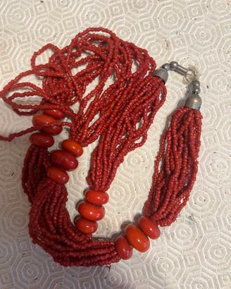 colana in corallo sintetico