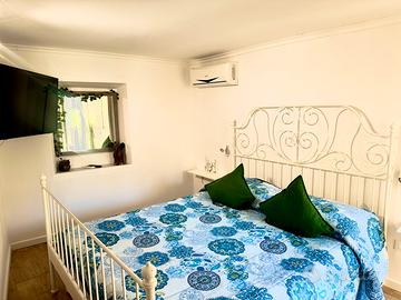 Intero monolocale dentro ortigia piano terra