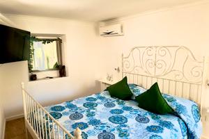 Intero monolocale dentro ortigia piano terra