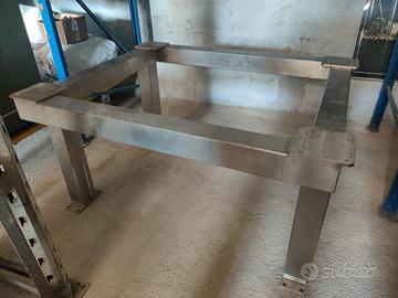 tavolo in acciaio inossidabile 