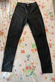 Pantaloni neri a vita alta