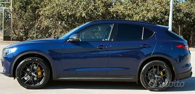 Stelvio blu 2.2 210CV B-tech Q4